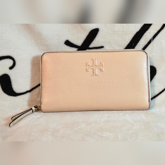💯 Authentic Tory Burch Thea Zip Continental Wallet - Picture 1 of 16